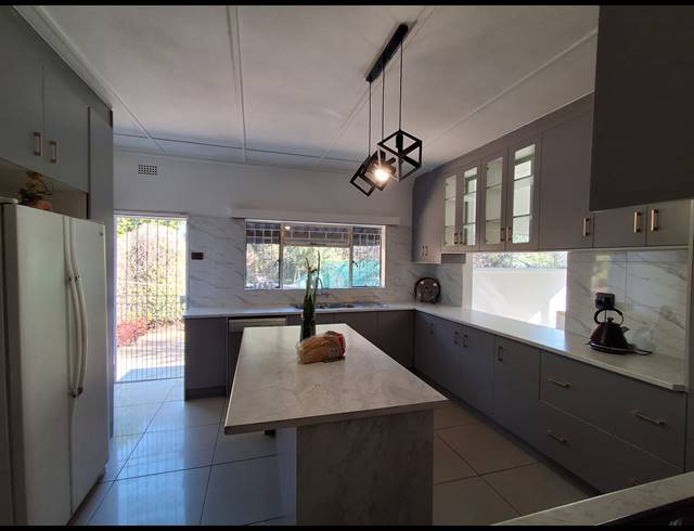4 BEDROOM FREESTANDING FOR SALE IN FLAMWOOD